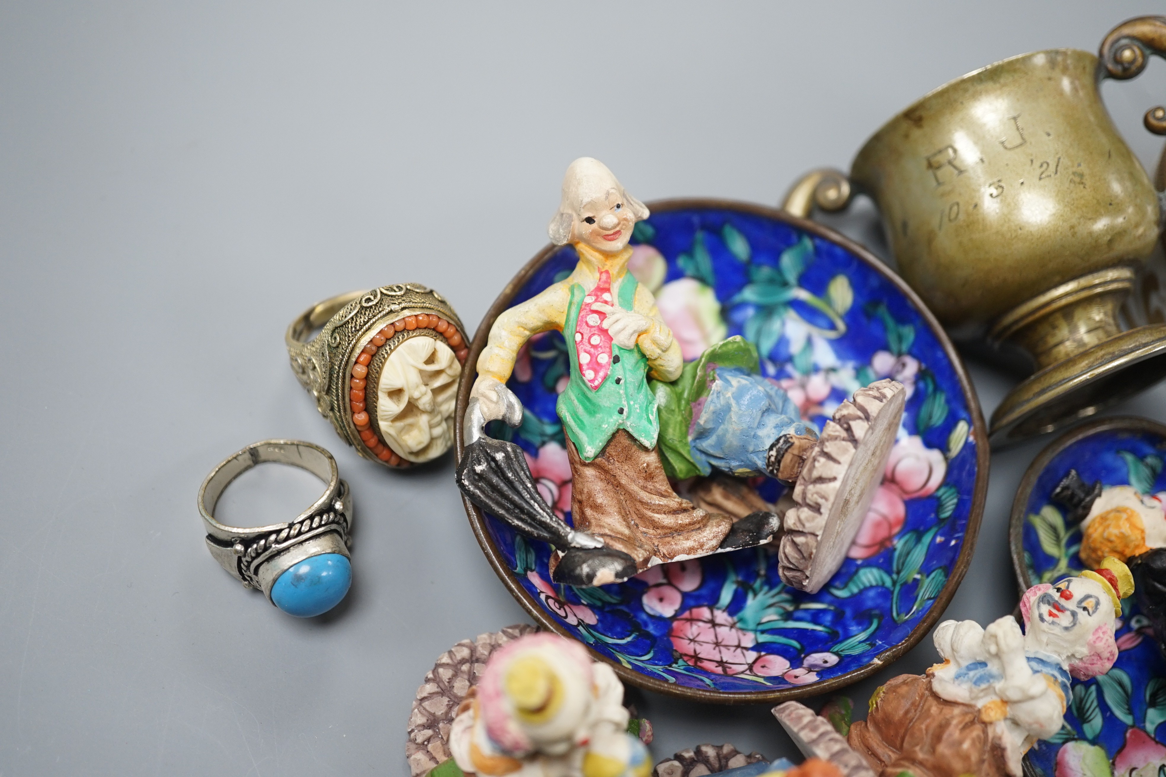 A box of small collectables including a netsuke, Canton enamelled dishes, a horn model of a crocodile, 22.5 cm long etc.